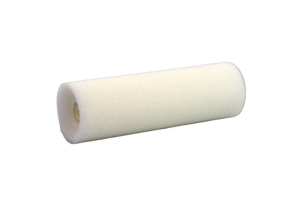 Pajarito_Dummy_Small roller Concave Perfomance Line_168960_2021-11 A cylindrical paint roller covered in a soft white fabric, designed for applying paint smoothly onto surfaces.