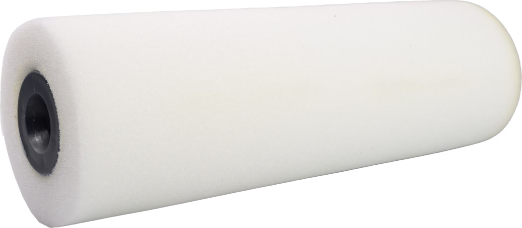 Pajarito_Dummy_Foam fine Easy Line_168950_2021-11 A cylindrical object made of foam, featuring a smooth, white exterior and a black end cap. The foam material suggests that it is lightweight and may serve a specific purpose, potentially as insulation or a cushioning element in various applications.