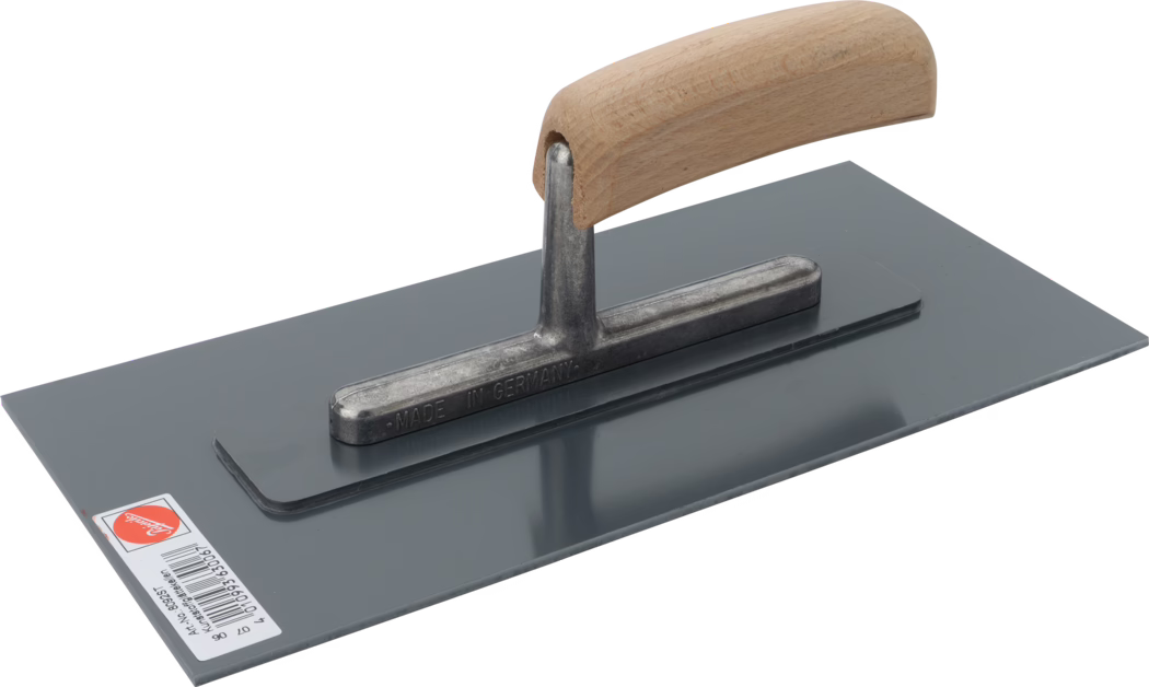 Pajarito_Dummy_Plastic smoothing trowel Easy Line_041016_2021-02 A trowel with a metal blade and a wooden handle, commonly used for smoothing and shaping materials like plaster or mortar.