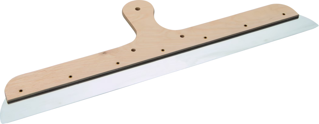Pajarito_Dummy_Squeegee rounded Performance Line _034435_034471_034493_034509_2021-03 A large trowel with a wooden handle and a long metal blade, typically used for smoothing surfaces in construction or plastering. The wooden part is flat and has holes for better grip or attachment, while the metal blade is shiny and intended to push material evenly across a surface.